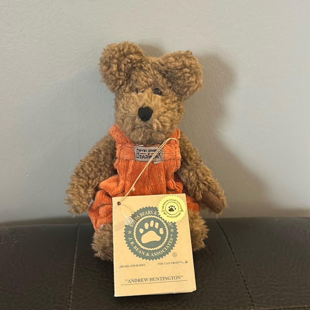 Boyd’s Bears “Andrew Huntington” 20th anniversary collection. Collectible bears